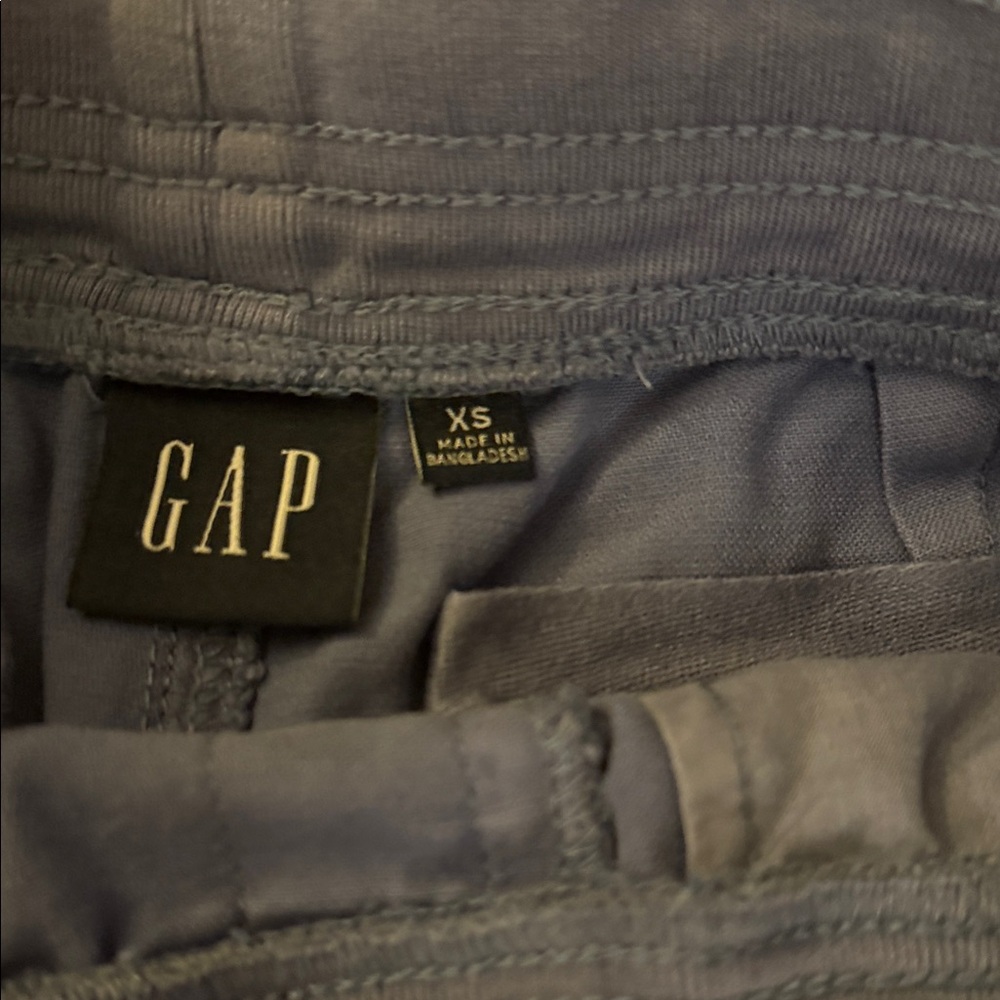2 Pairs- NWT- GAP Women's Casual Shorts - Olive and Navy - Picture 2 of 8